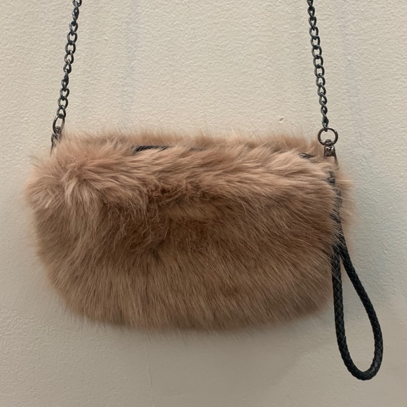 Faux fur chain bag - Picture 1 of 4
